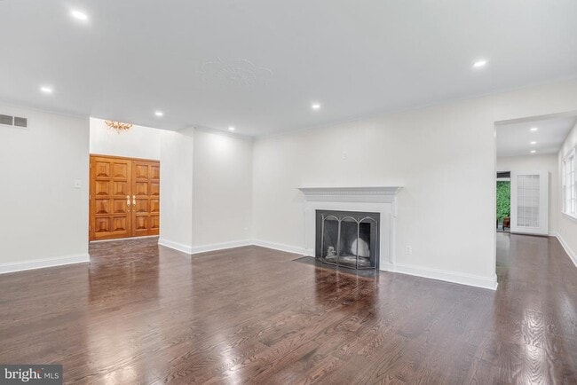 Building Photo - 7203 Marine Dr