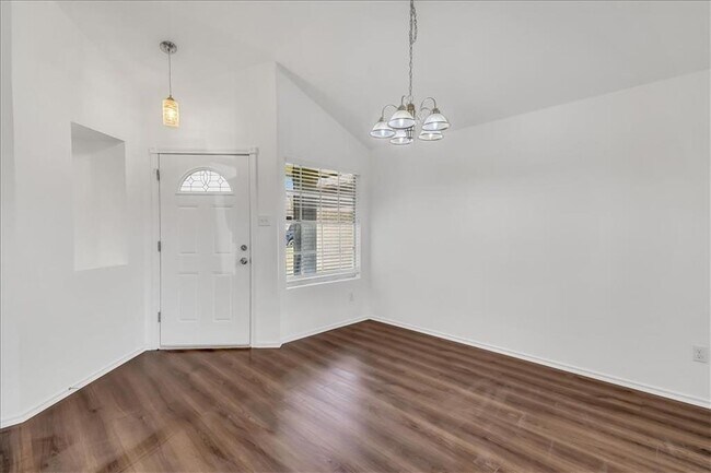 Foto del edificio - 1101 Disraeli Cir