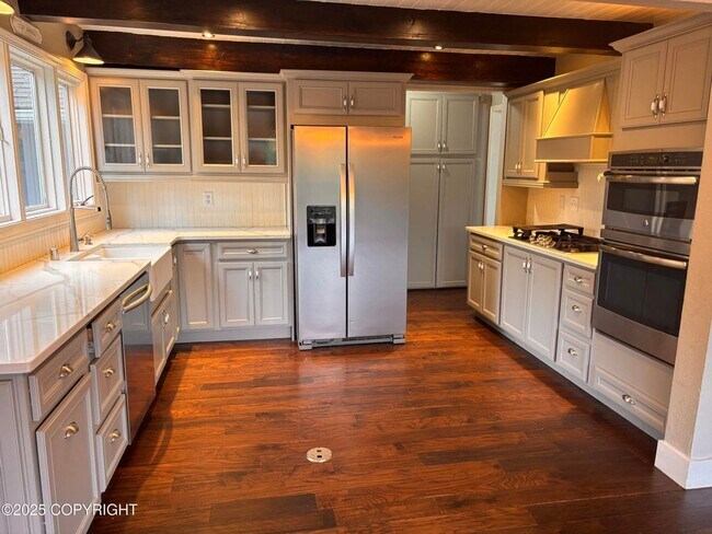 Photo - Spacious 5-Bedroom Home for Rent in Eagle ...