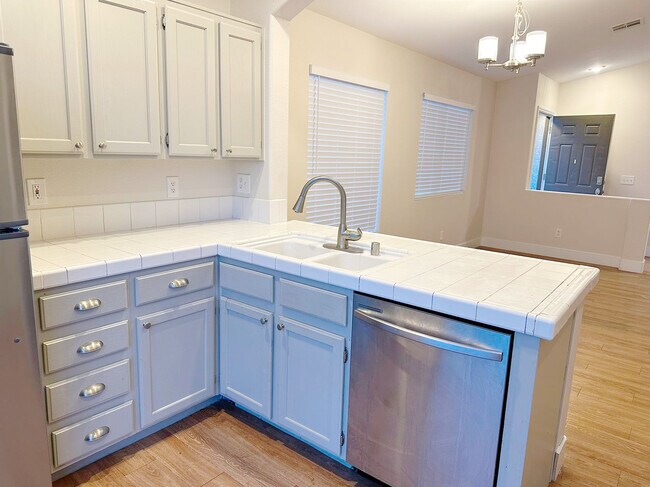 Building Photo - 4440 Rinker Ln