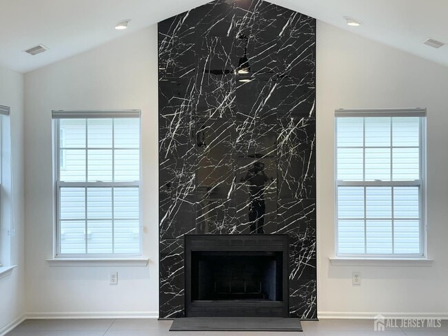 Building Photo - 162 Vasser Dr