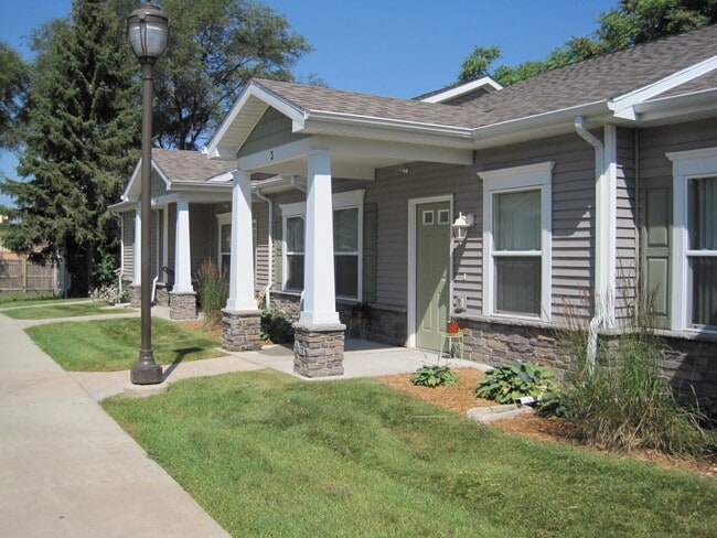 Building Photo - 309 North Despelder Street