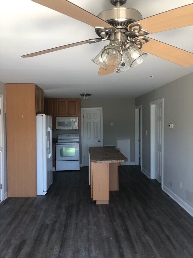 Foto principal - 708 W 5th St