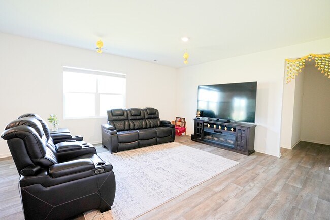 Foto del edificio - 2733 Berrywood Ln