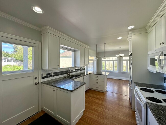 Foto del edificio - Ready Now! 2914 Cornwall Ave.