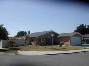 Building Photo - 131 Nixon Cir