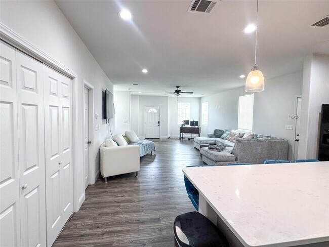 Foto del edificio - 3322 Pickett St