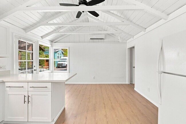 Foto del edificio - 1133 Laguna Canyon Rd