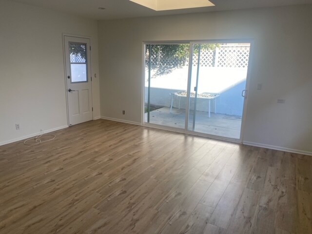 Building Photo - 715 W Oak Ave