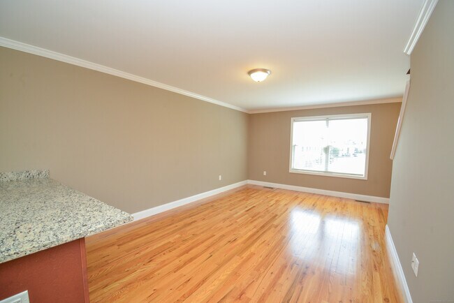 Building Photo - 335-343 Meadowside Rd