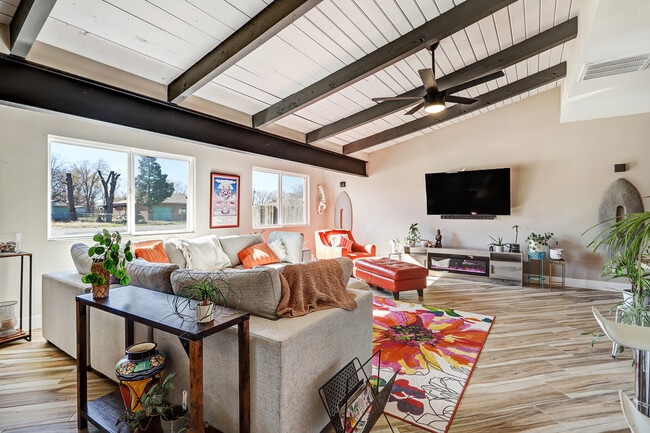 Building Photo - 1150 La Vega Rd