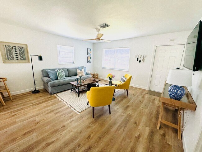 Foto del edificio - 4455-4457 87th St Ct W
