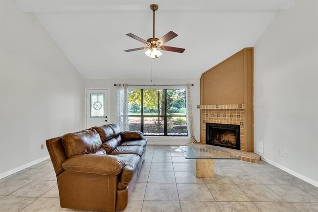 Building Photo - 14 N Timber Top Dr
