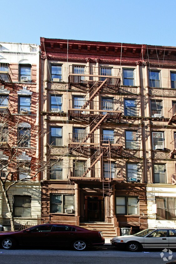 Building Photo - 210 W 80th St