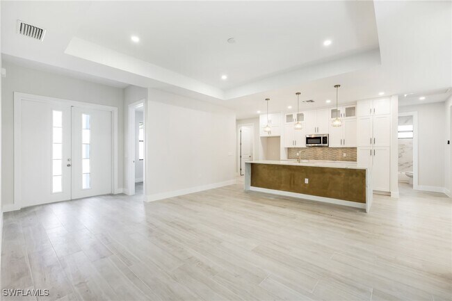 Building Photo - 4672 25th Ave SW