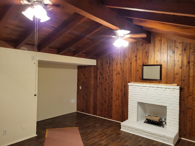 Foto del edificio - 407 W 6th St