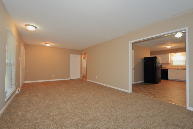 Building Photo - 2040 Jenner Ln