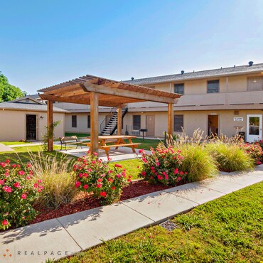 Primary Photo - 1513 Santa Fe Dr
