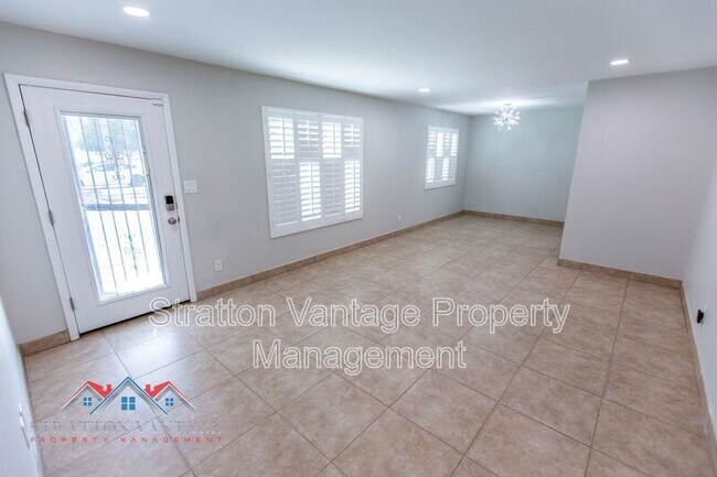 Building Photo - 1320 E Palo Verde Dr