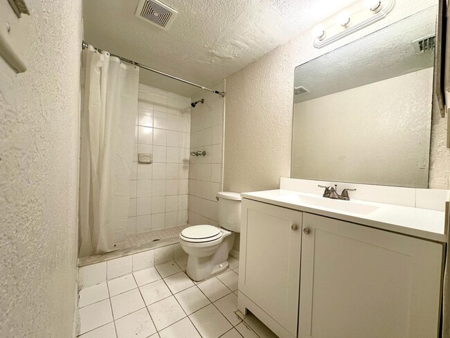 Building Photo - 120 Sparrow Dr