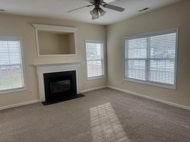 Foto del edificio - Fantastic 4br/2.5ba home, Conv to 40, excellent location, Available Now!