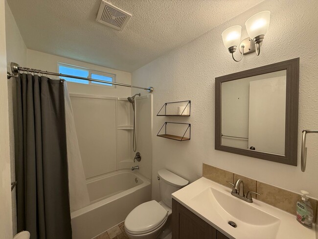 Foto del edificio - Charming 4 bed, 2 bath Lynnwood Home, $3100/mo.