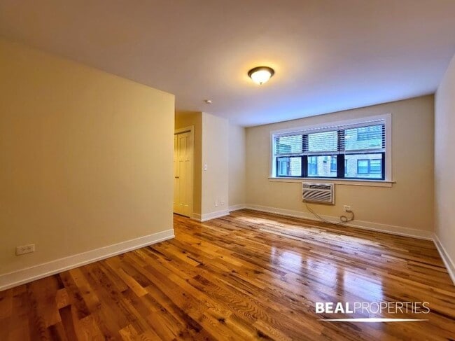 Foto del edificio - 0 bedroom in CHICAGO IL 60614