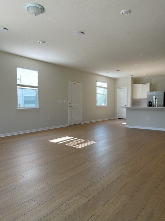 Building Photo - 3156 Emerald Acrs Ln
