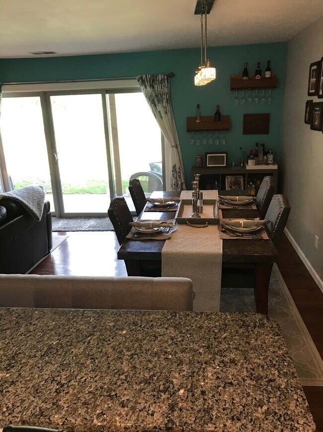 Sala de estar/comedor principal - 902 Pritchard Pl