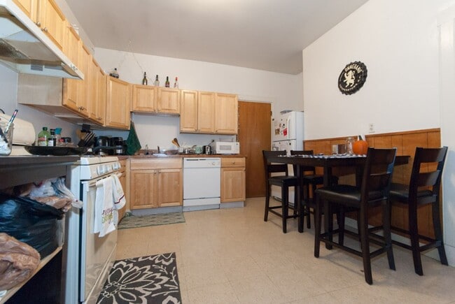 Building Photo - Brookline 3 Bed w/ Heat & Hot Water Included – Cats OK