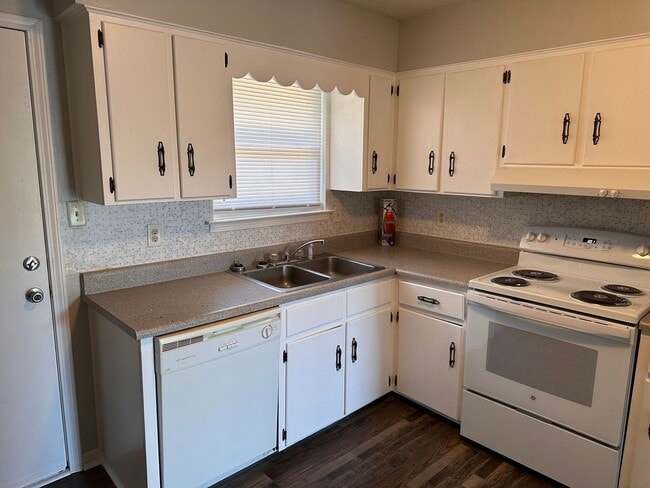 Building Photo - Gulf Breeze Apartment