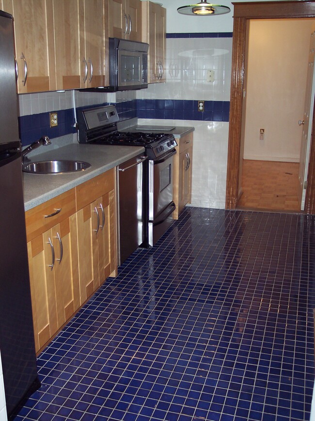 Kitchen - 1930 Bank St