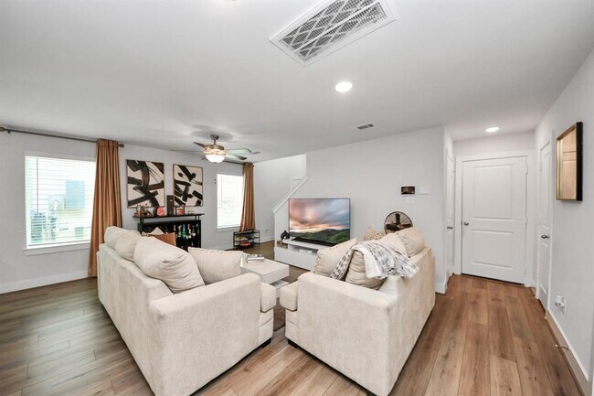 Foto del edificio - 7014 Cedar Breeze Ct
