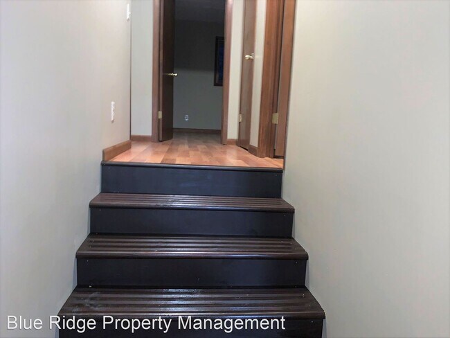 Foto del edificio - 4 br, 2.5 bath House - 111 E Lane Street