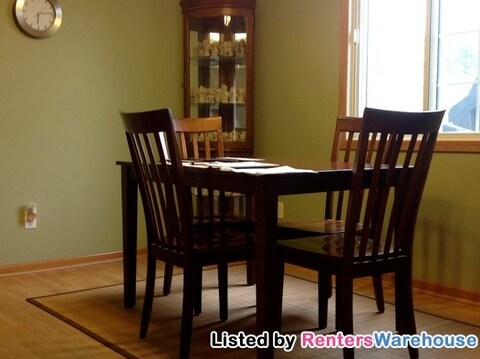 Building Photo - 729 Tamarack Trl