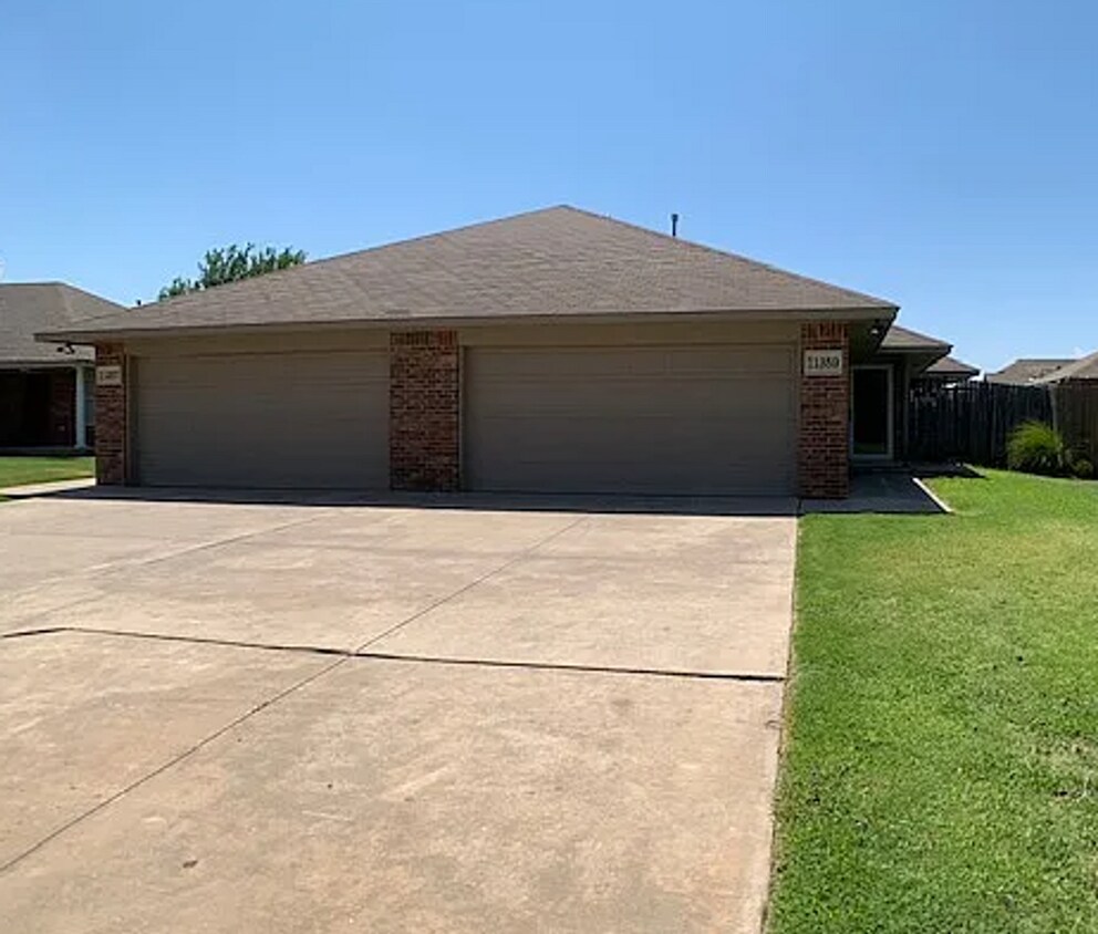 Foto principal - Cute 2 bed 2 bath duplex