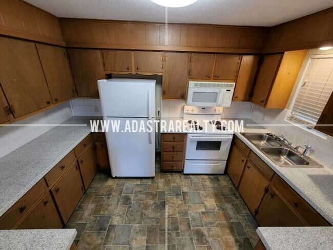 Foto del edificio - Nice and Affordable 3 Bedroom Duplex in Pa...