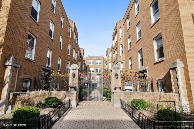 Building Photo - 536 1/2 W Belmont Ave