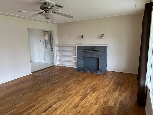 Foto del edificio - 1060 NE Churchill St