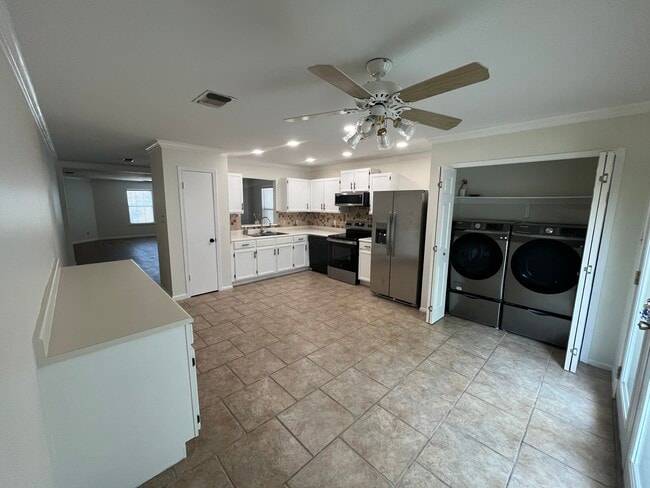 Building Photo - 21114 Sierra Cres