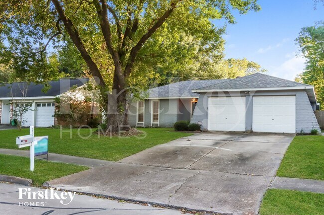 Foto del edificio - 16310 Forest Bend Ave
