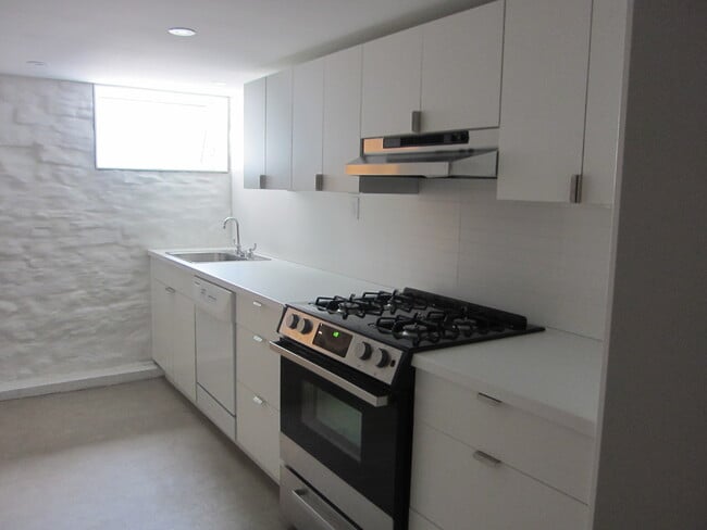 Building Photo - 183 Parkside Dr