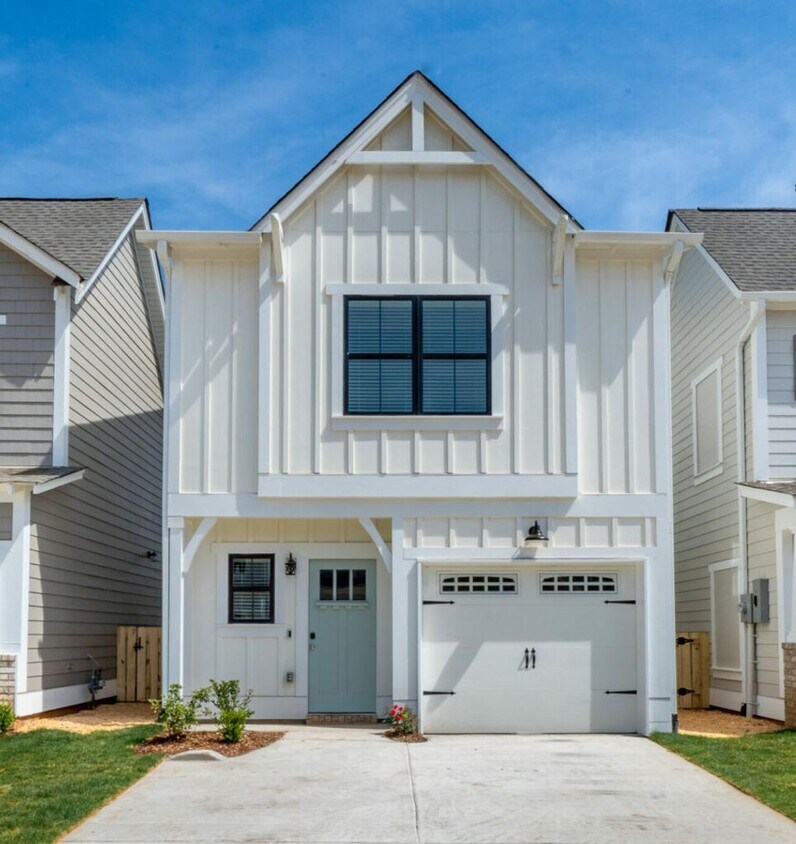 Foto principal - 3 bedroom, 2.5 bathroom, 1 car garage!