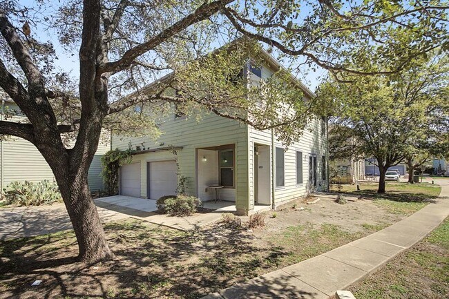 Foto del edificio - 1201 Grove Blvd