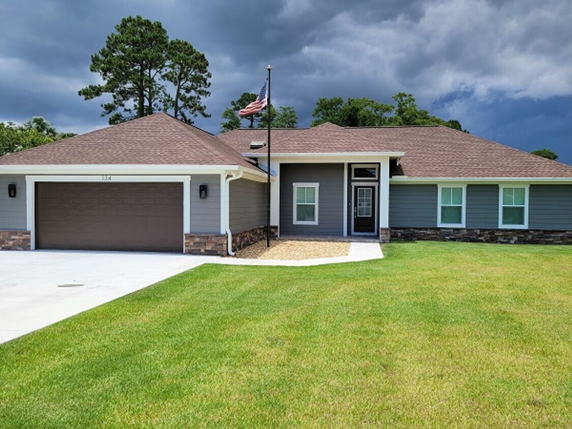 Primary Photo - The Glades! Elegant 4 bedroom 2 bath