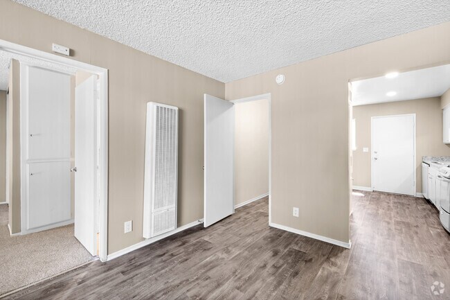 1BR, 1BA - 621SF - Living room - Reseda Village Green