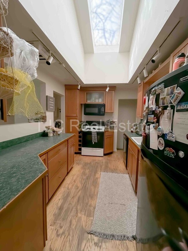 Building Photo - 1939 Olive St