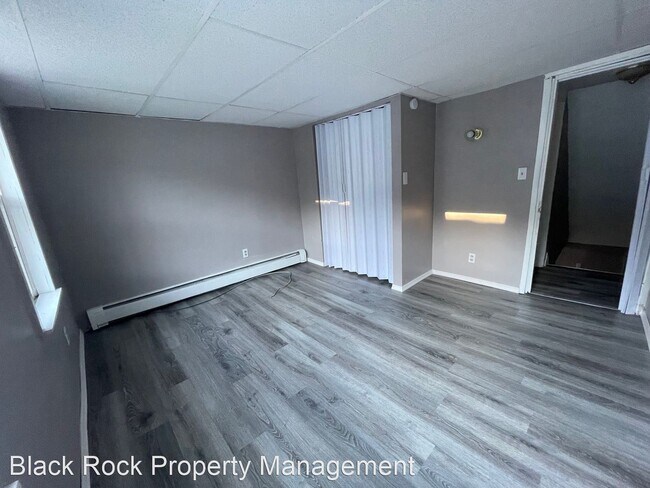 Building Photo - 3 br, 1 bath House - 213 E High Street