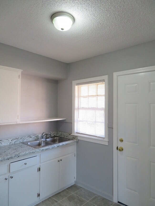 Foto del edificio - 1385 Kimball Cove