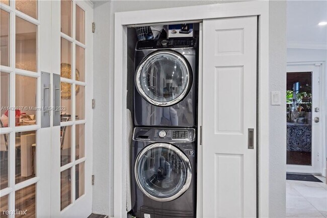 Foto del edificio - 3 br, 2 bath House - 4055 SW 7th St